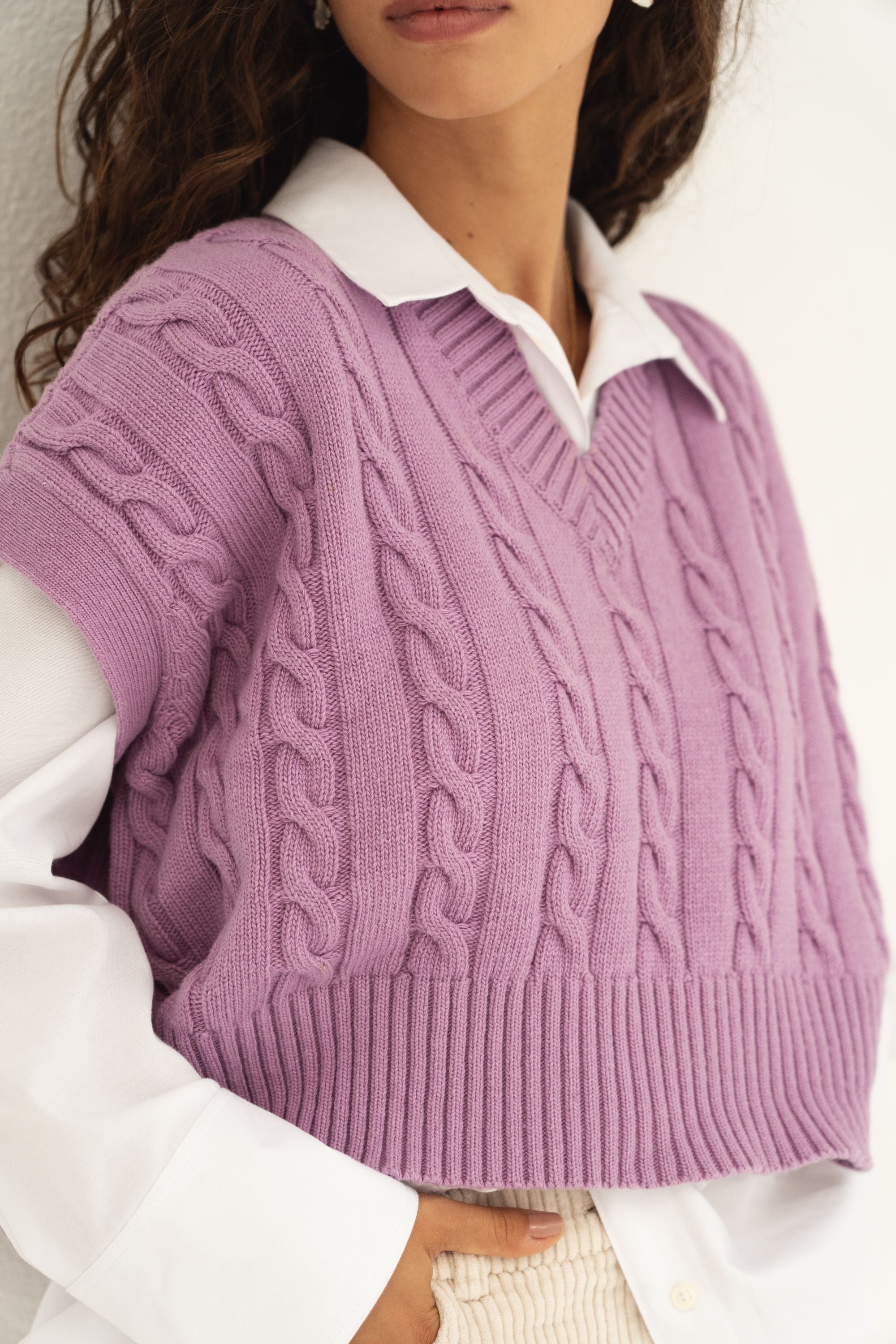 Naz womne's sustainable knit vest made from recycled fibers. Cropped oversized fit. Made in Portugal.